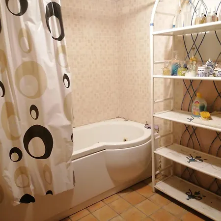 Charming In 90 M² Private Garden